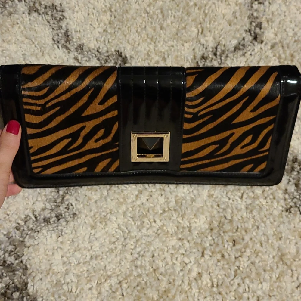 NWOT Tiger Print White House Black Market Crossbody Clutch - Picture 4 of 12